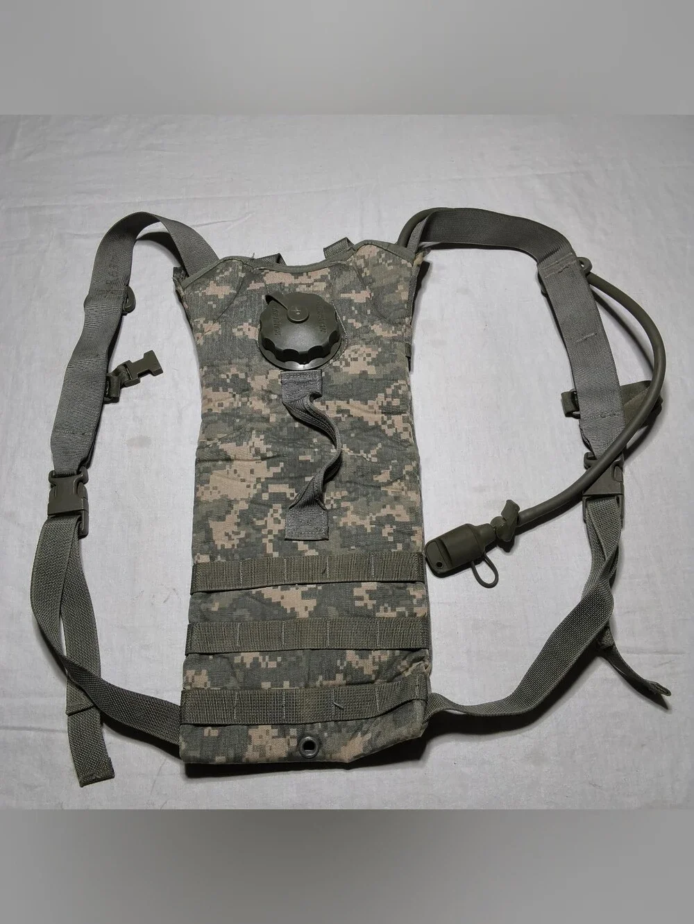 USGI MOLLE II Hydration System Carrier ACU Digital Camo 100oz 3L Backpack